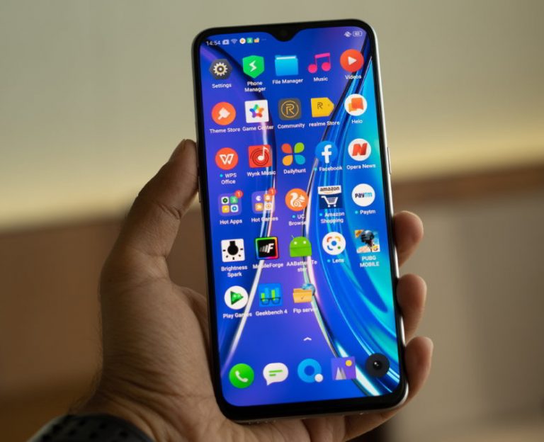 Realme XT layar