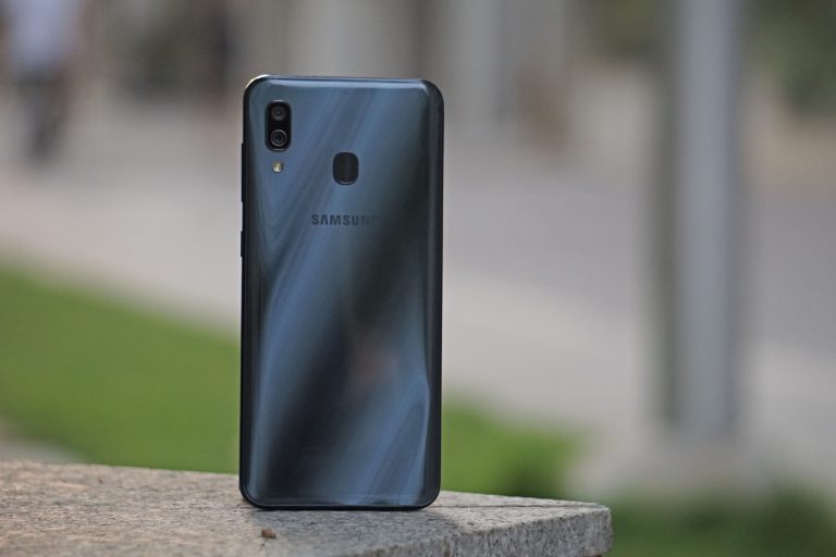 Samsung Galaxy A30 desain