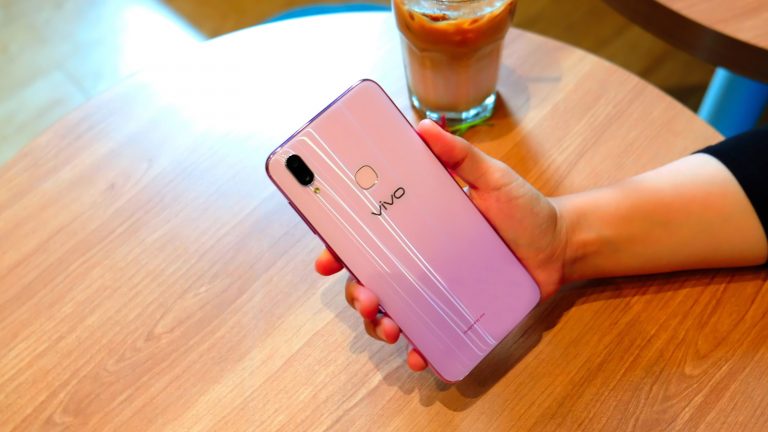 Vivo V11 Desain