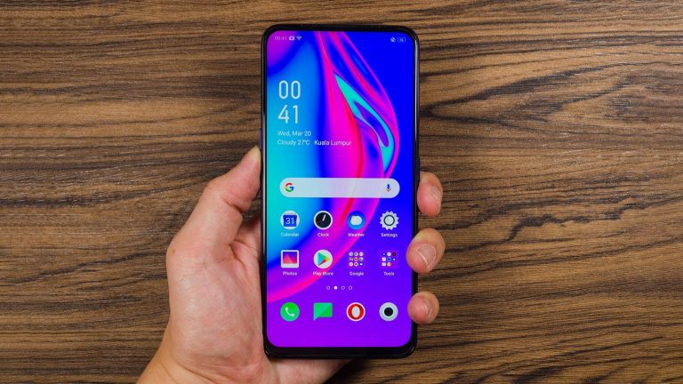 Layar OPPO F111